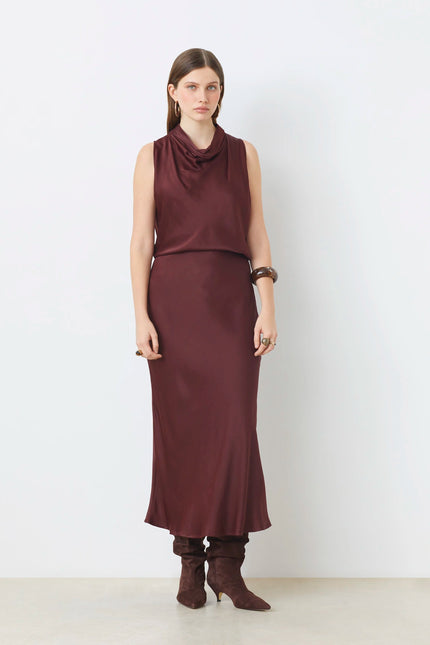 LOGAN SATIN SEEVELESS BLOUSE