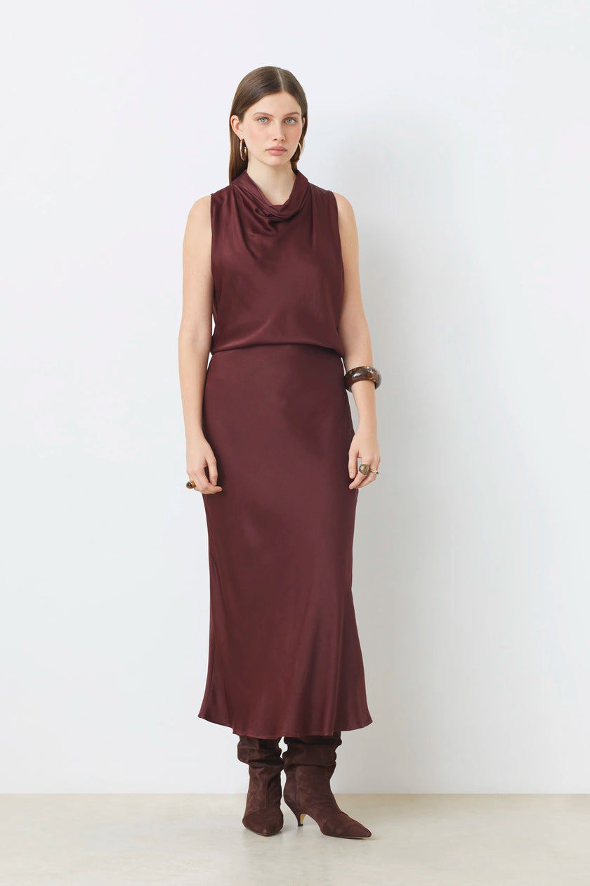 LOGAN SATIN SEEVELESS BLOUSE