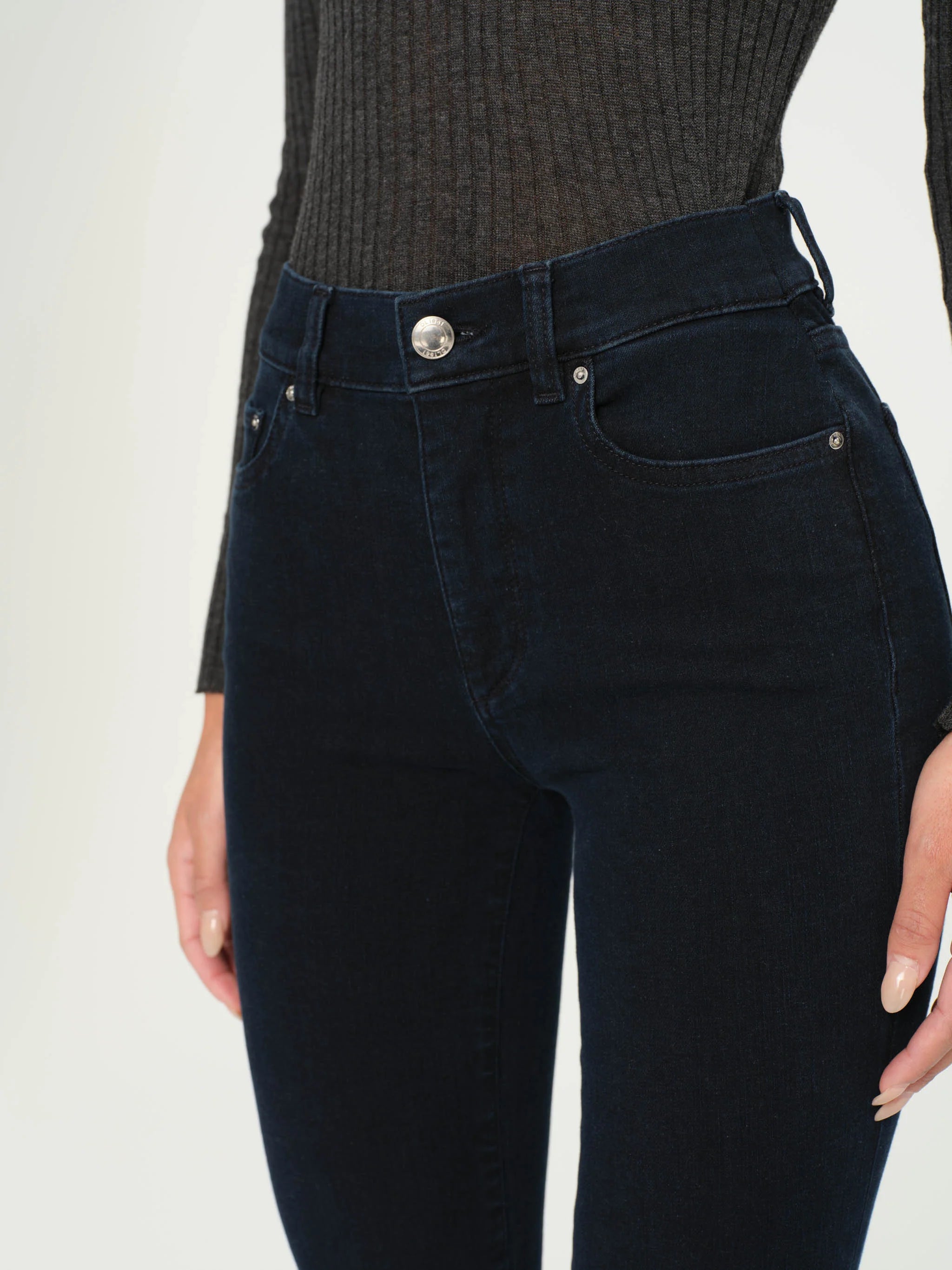 MARA STRAIGHT MID RISE INSTASCULPT ANKLE JEANS IN FLATIRON