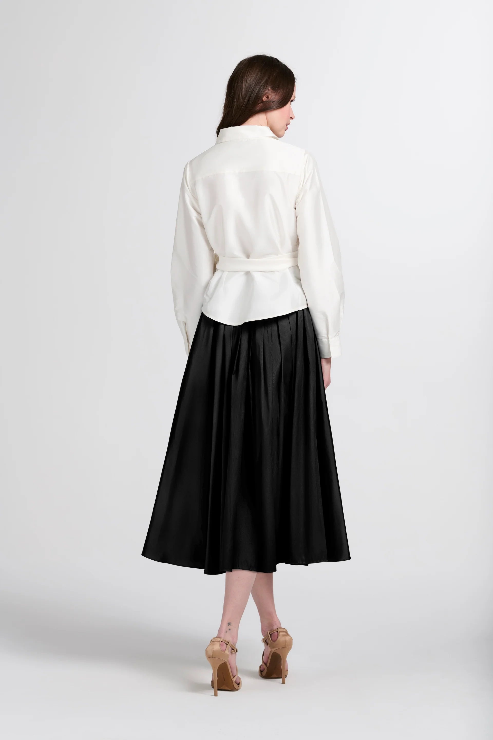 CRYSTAL BOW APPLIQUE BLOUSE