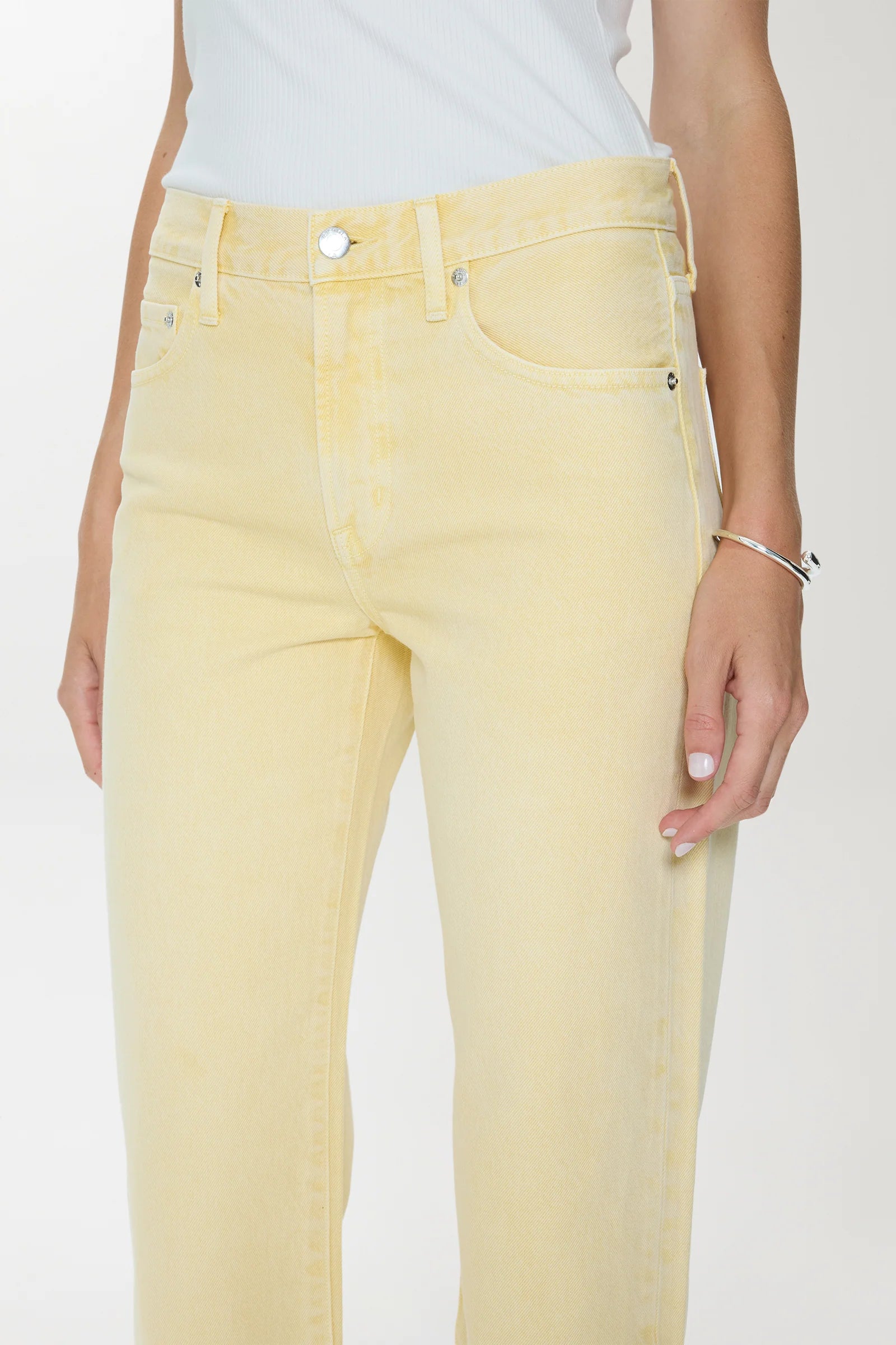 LEXI MID RISE BOWED STRAIGHT JEAN IN DAY GLOW