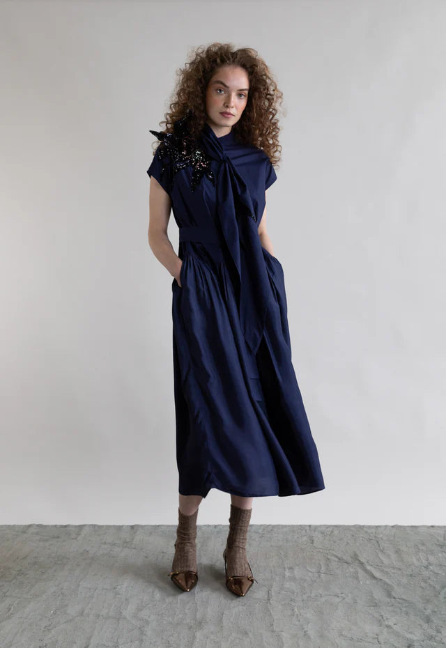 FALLING CHIMNEY NECK DRESS