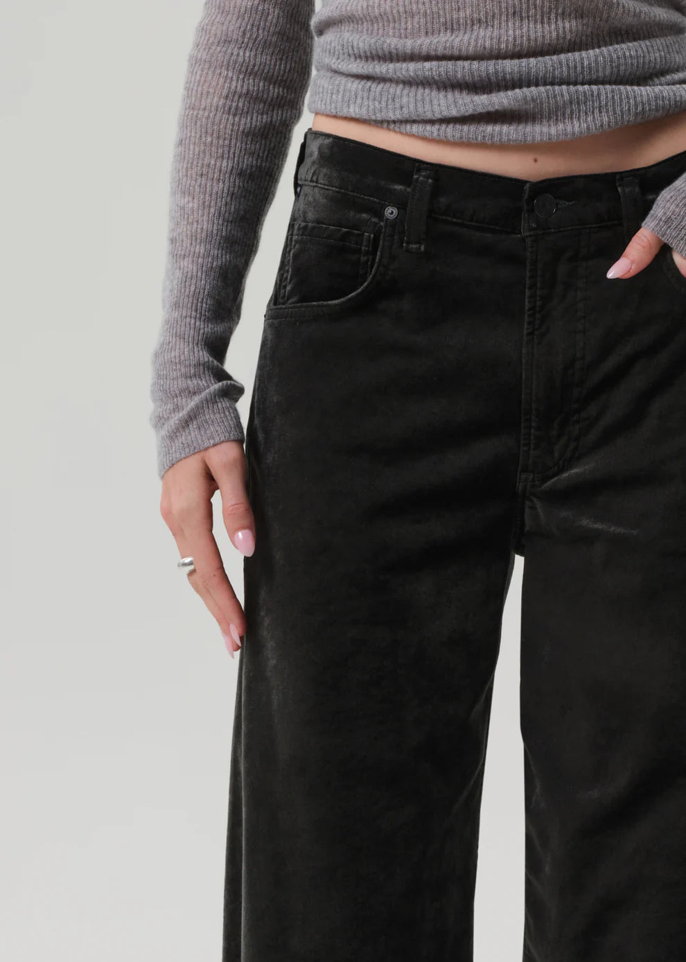 AYLA BAGGY VELVET IN OLIVE LEAF