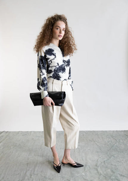 WHISPERING LINES SHARP VNECK BLOUSE