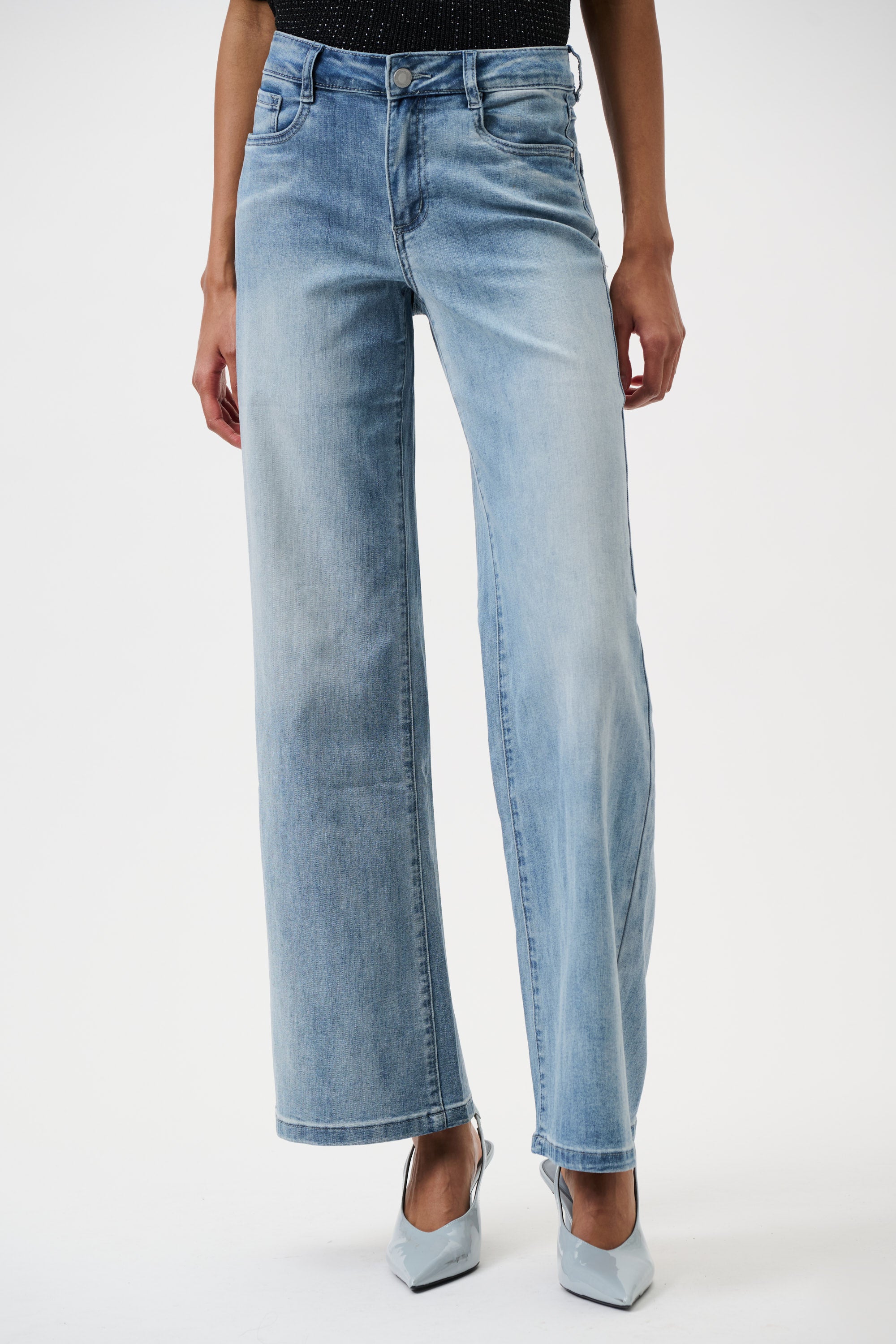 GOLDIE CLASSIC WIDE LEG STRETCH JEANS IN LIGHT BLUE