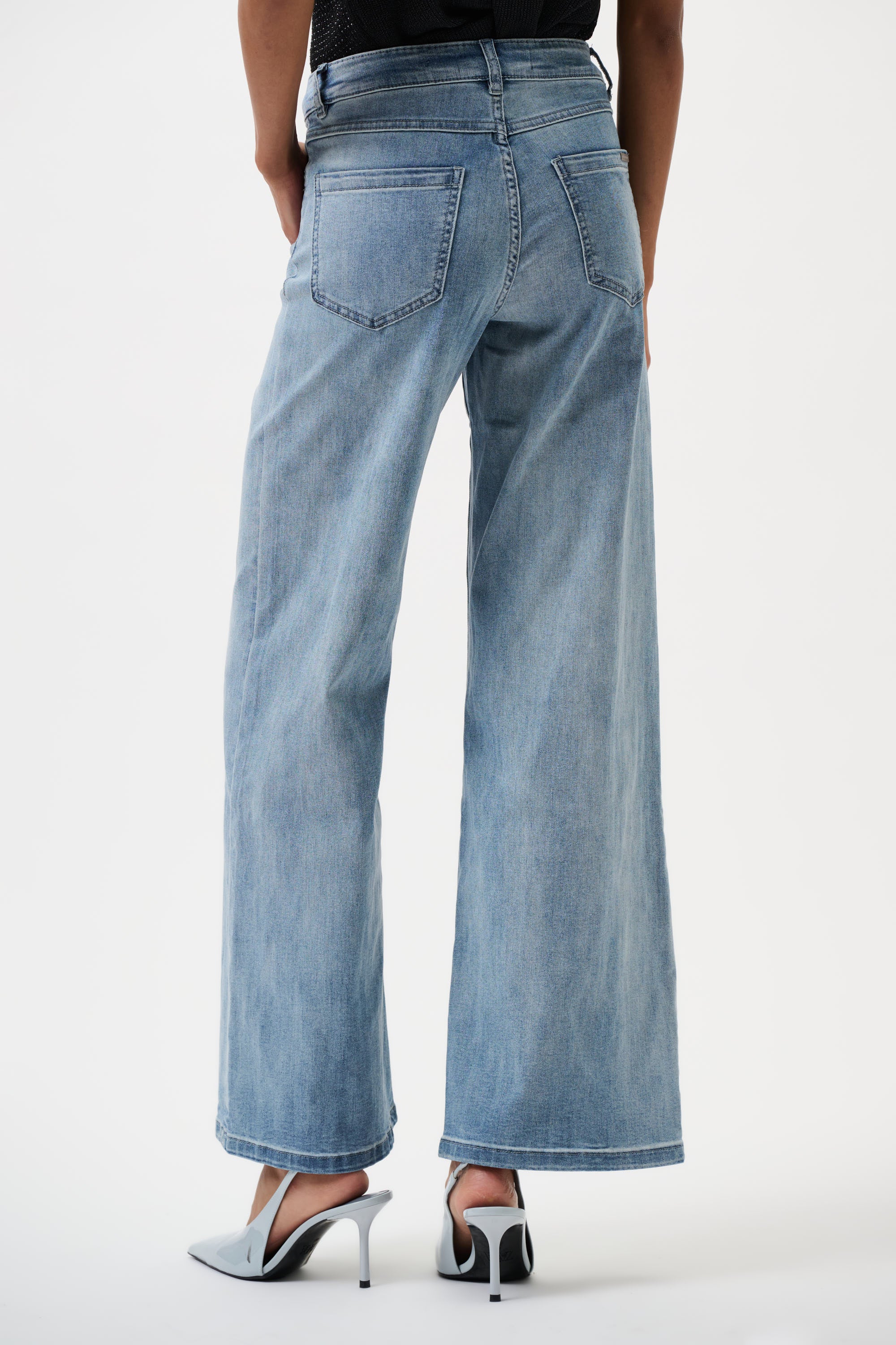 GOLDIE CLASSIC WIDE LEG STRETCH JEANS IN LIGHT BLUE