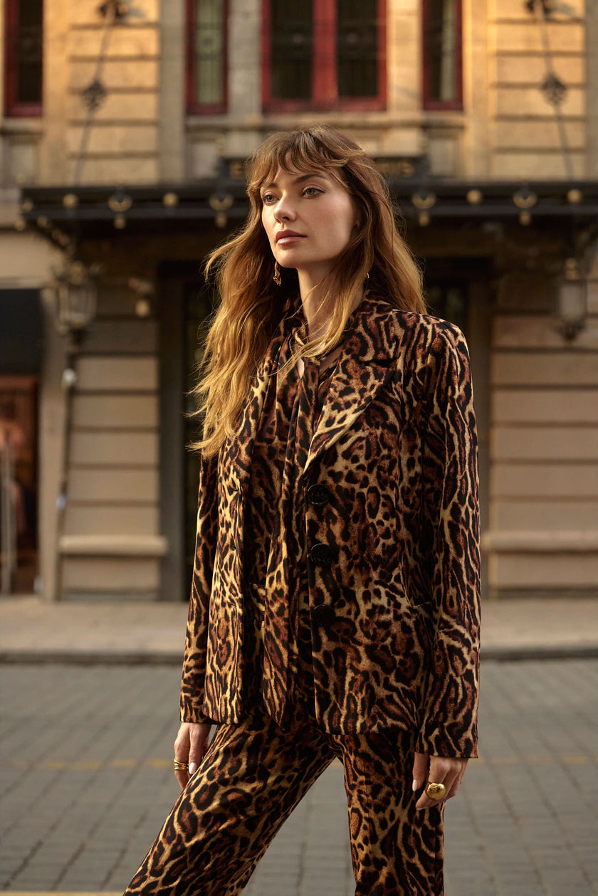 SILKY KNIT ANIMAL PRINT FITTED BLAZER