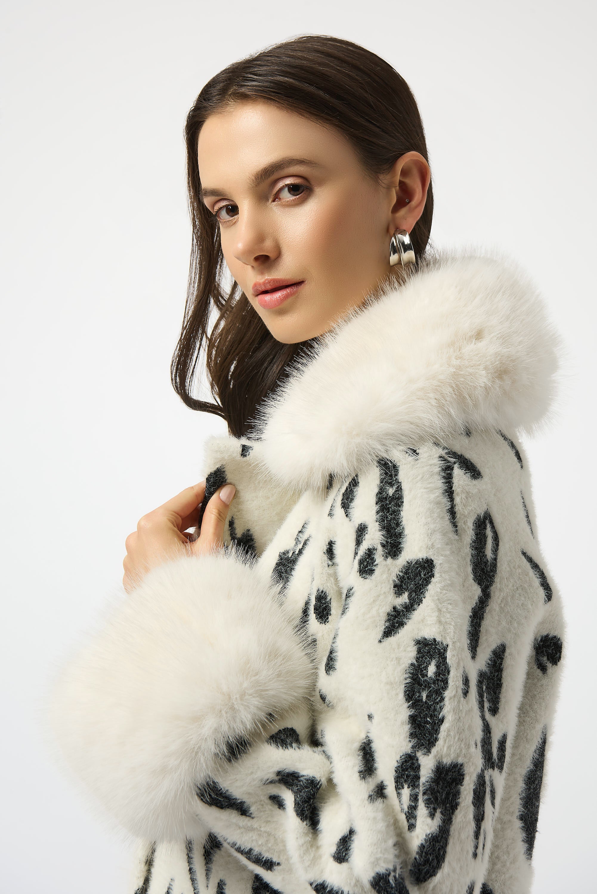 FEATHER YARN ANIMAL JACQUARD COAT WITH FAUX FUR TRIM