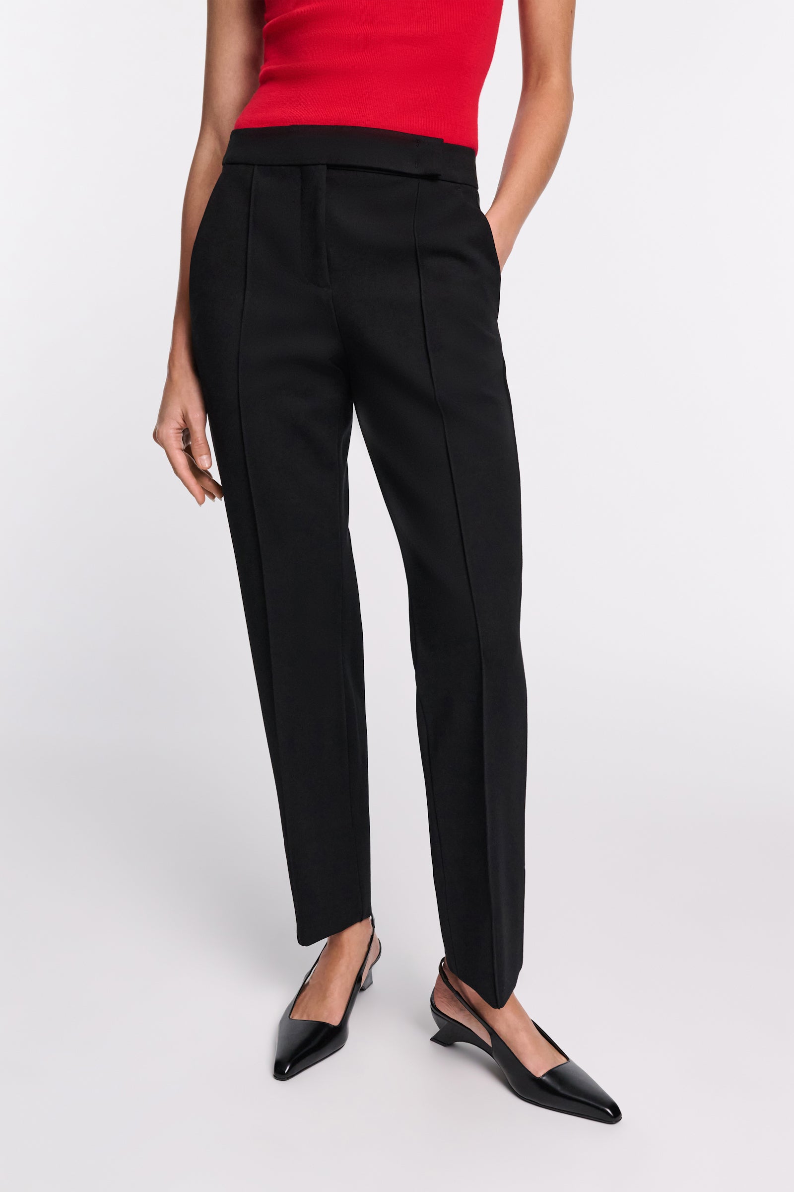 EMOTIONAL ESSENCE SLIM FIT PANT