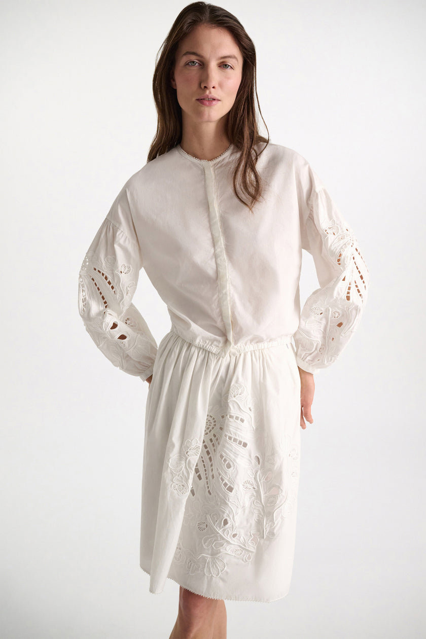 EMBROIDERED BEAUTY BLOUSE IN PURE WHITE