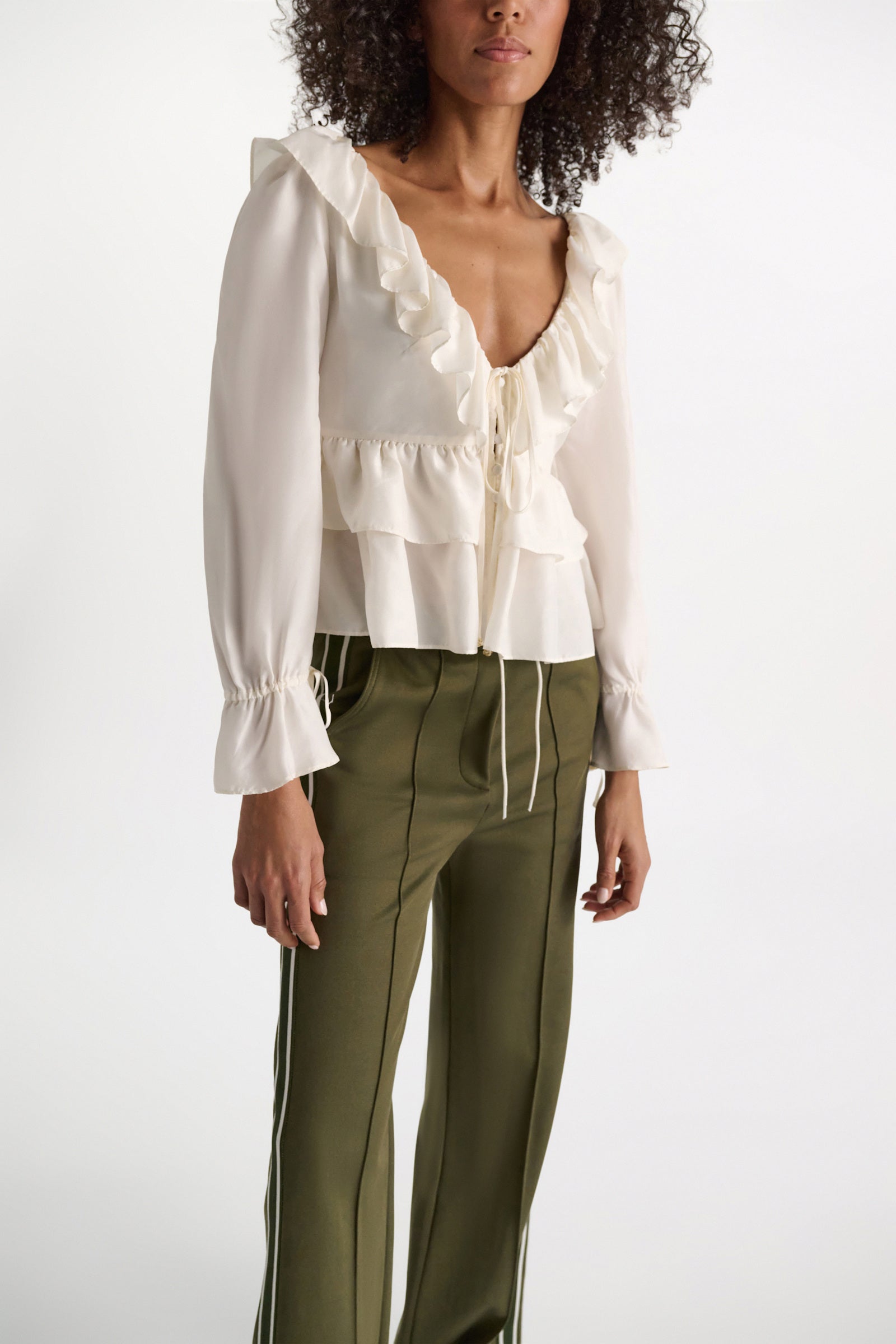 PLAYFUL VOLUMES BLOUSE
