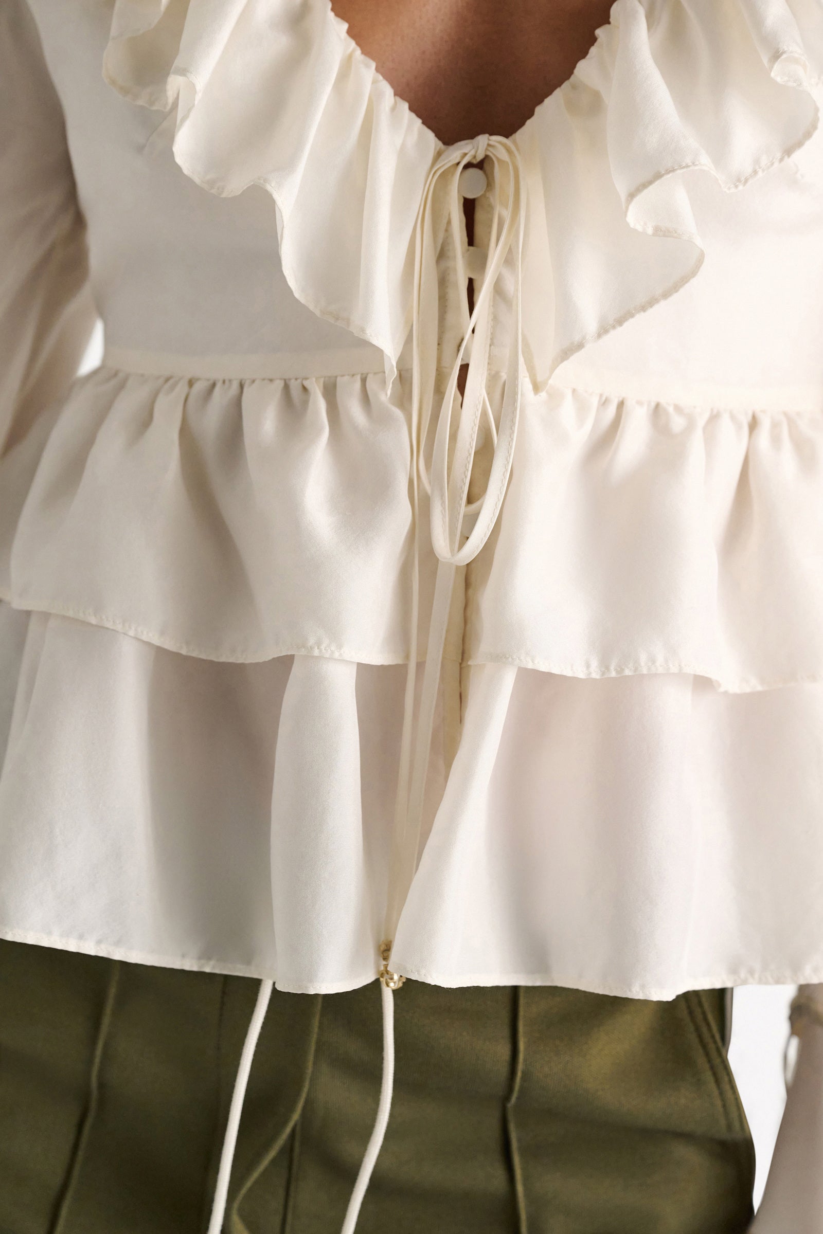 PLAYFUL VOLUMES BLOUSE