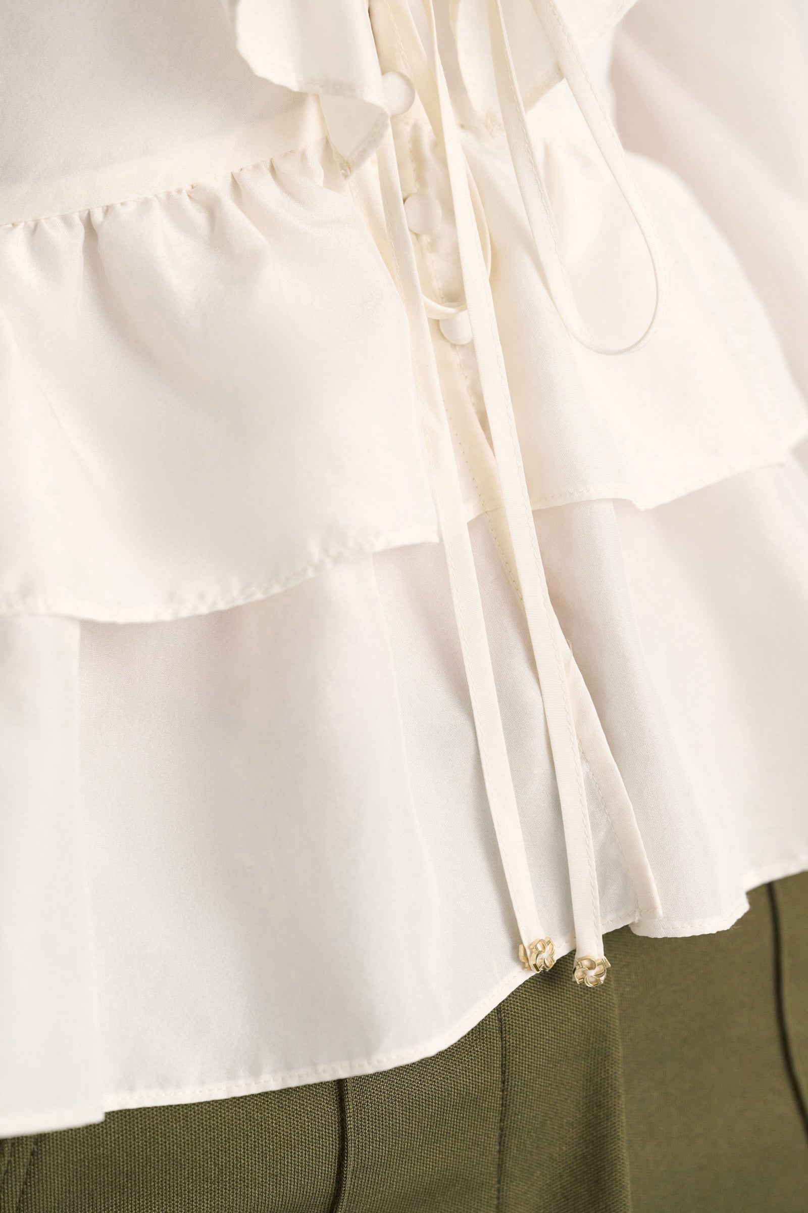 PLAYFUL VOLUMES BLOUSE
