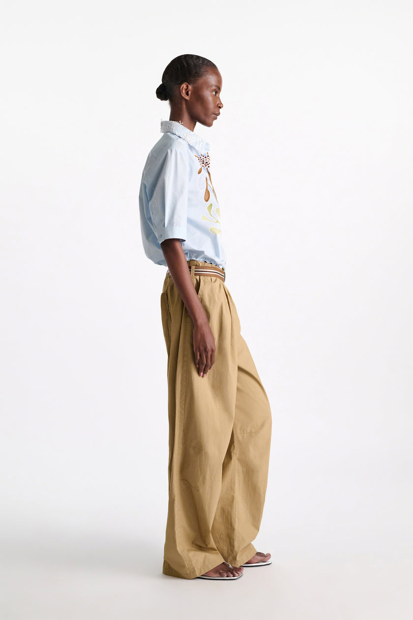 POPLIN POWER PLEATED PANTS IN GARMENT WASHED COTTON POPLIN