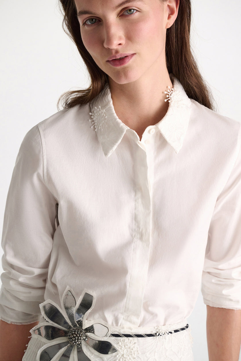 POWERFUL EASE BLOUSE IN PURE WHITE