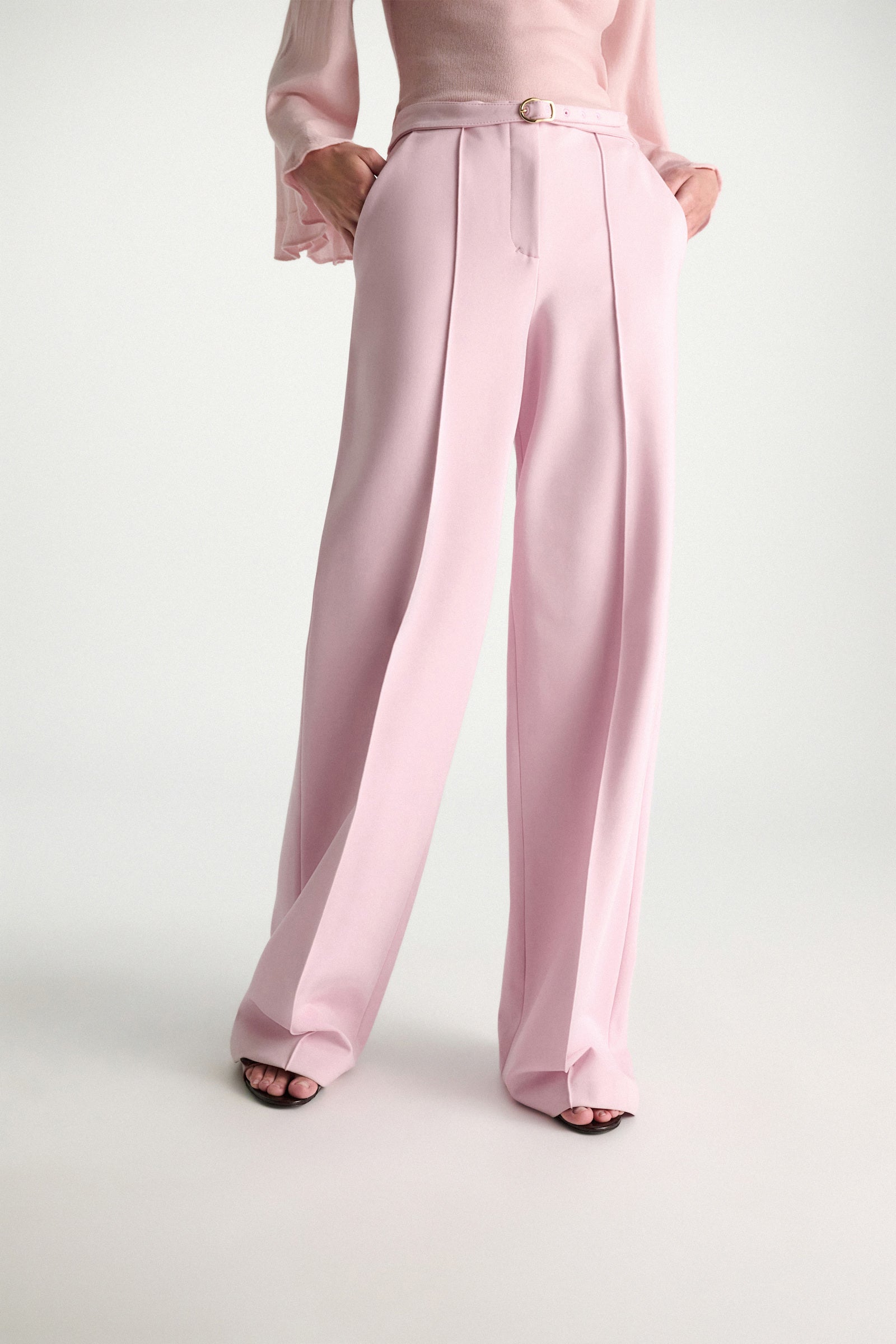 EMOTIONAL ESSENCE BELTED PANTS IN PUNTO MILANO