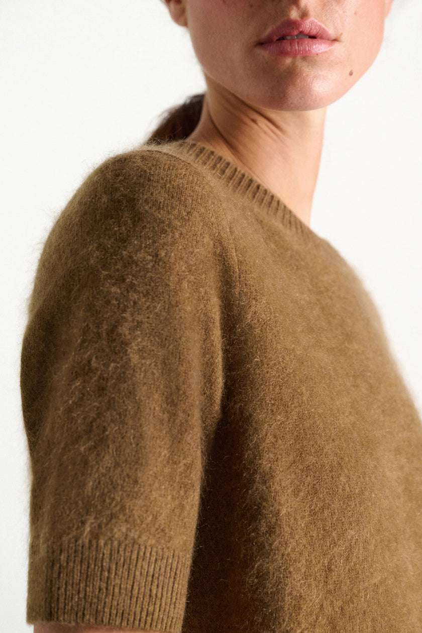 FLUFFY STATEMENTS MERINO CASHMERE HALF SLEEVE PULLOVER