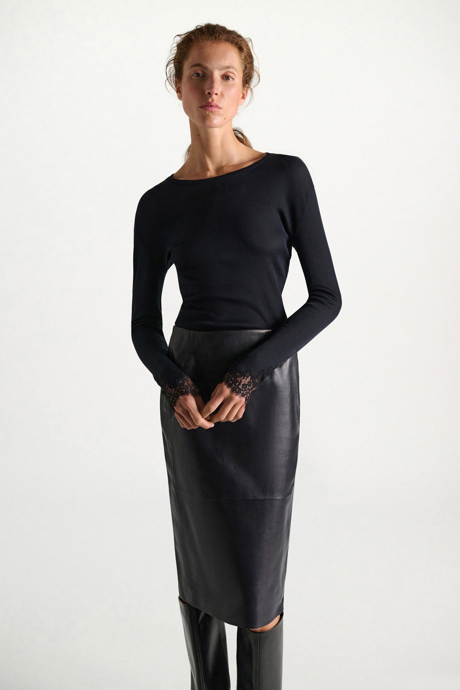PURE SLEEKNESS SHIRT WITH LACE DETAILS