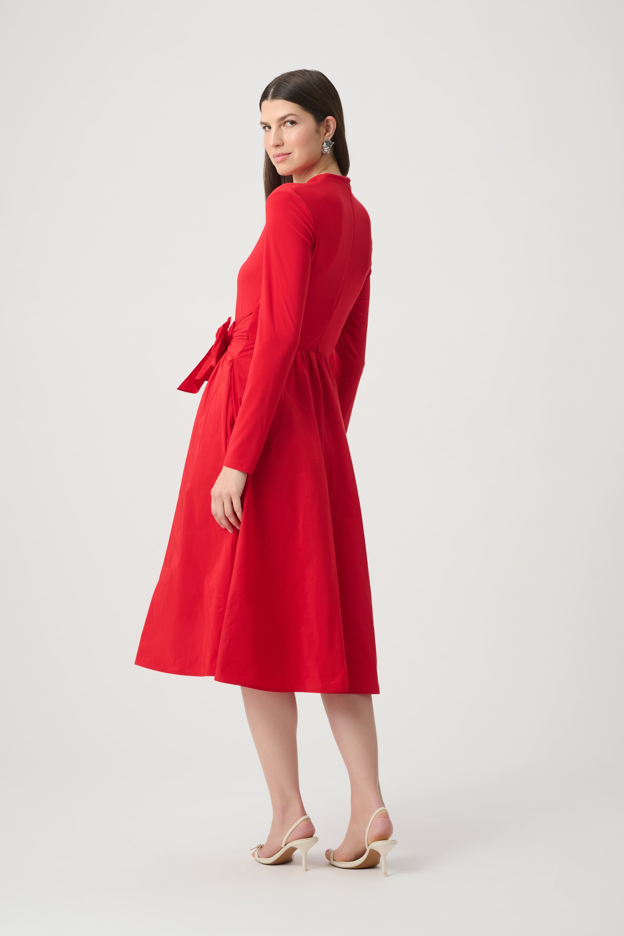 FIT AND FLARE VNECK DRESS