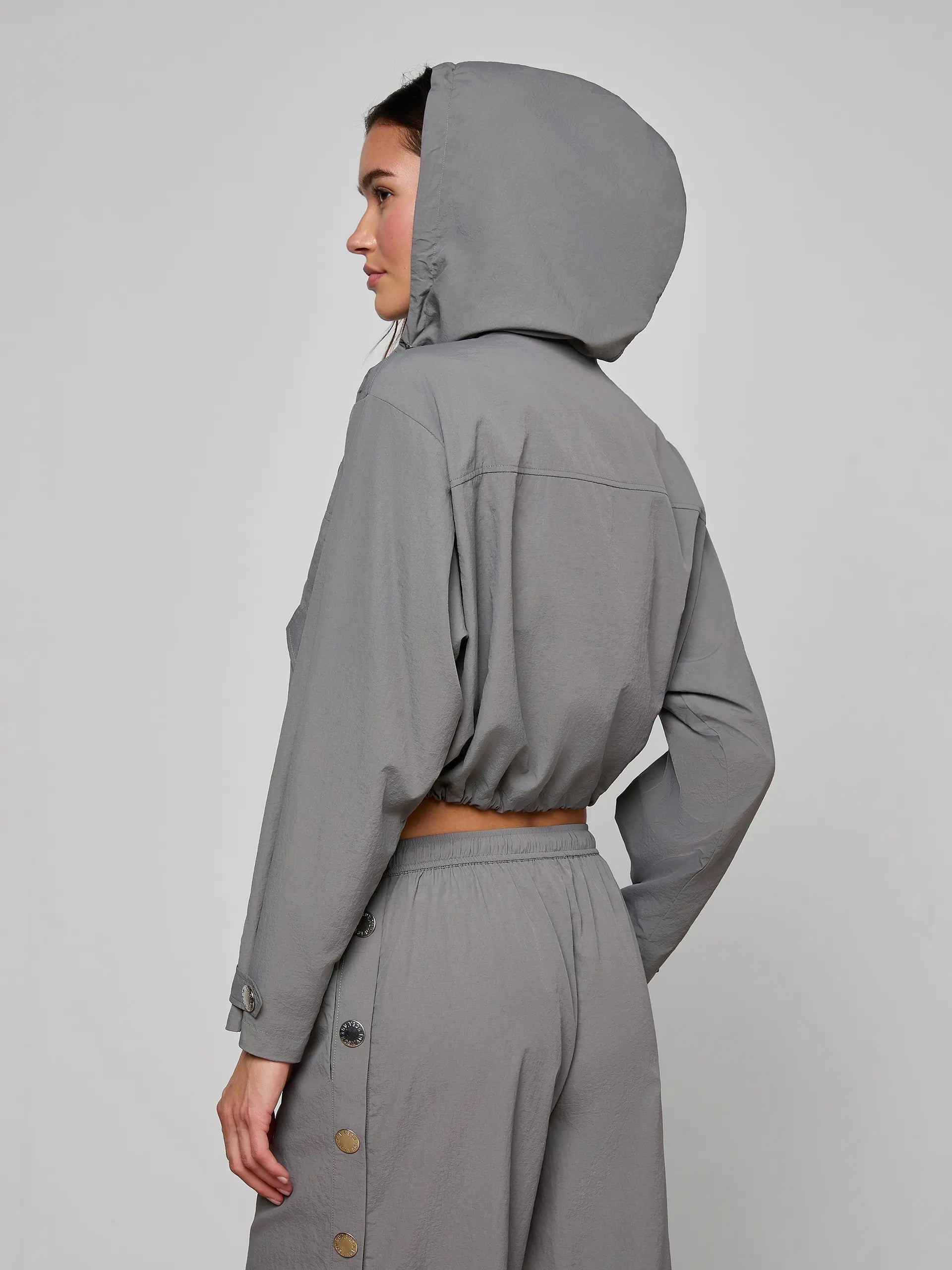 BRONWYN CROPPED WINDBREAKER IN MEDIUM GREY