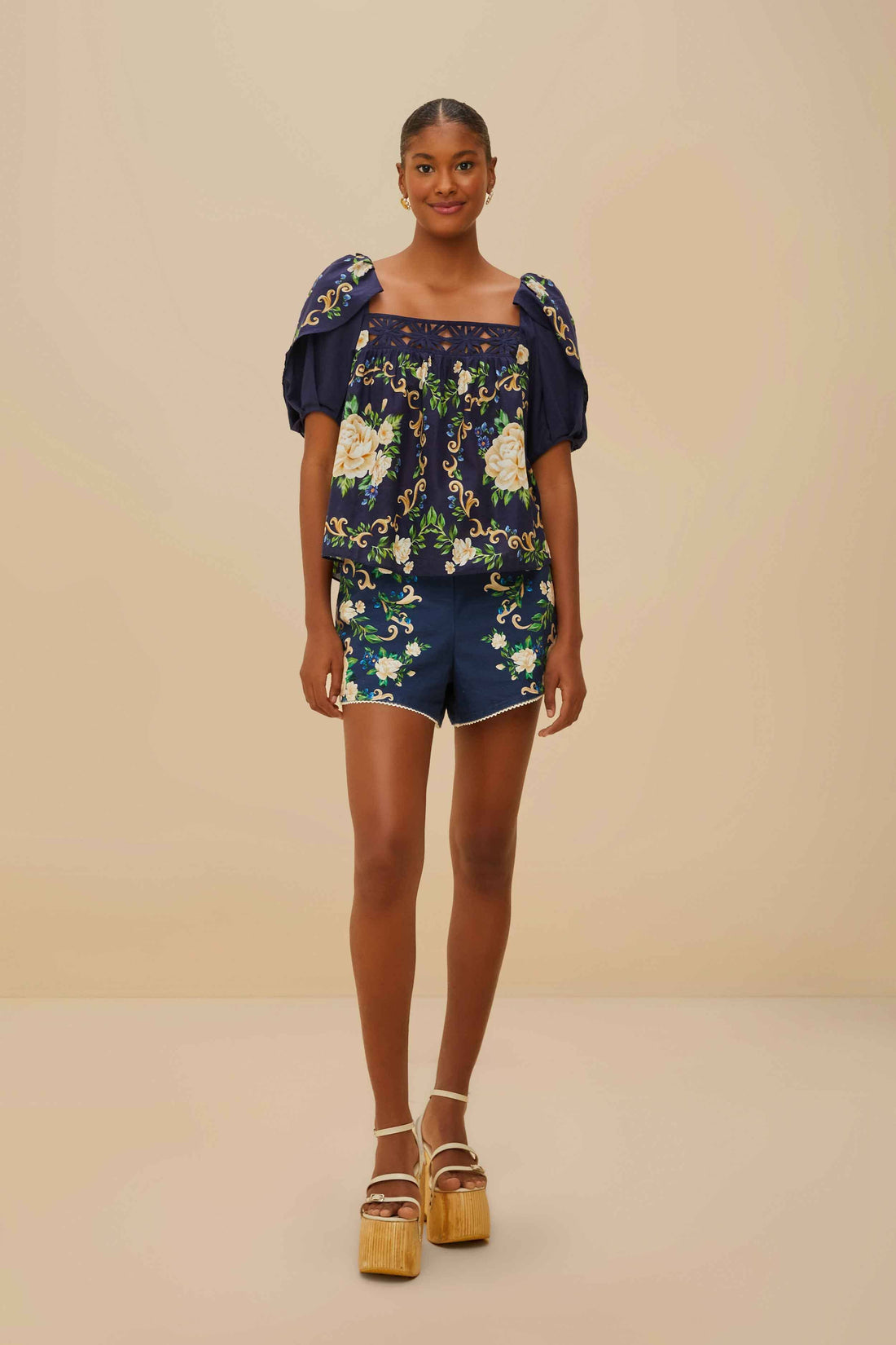 FLOWER TAPESTRY SHORTS