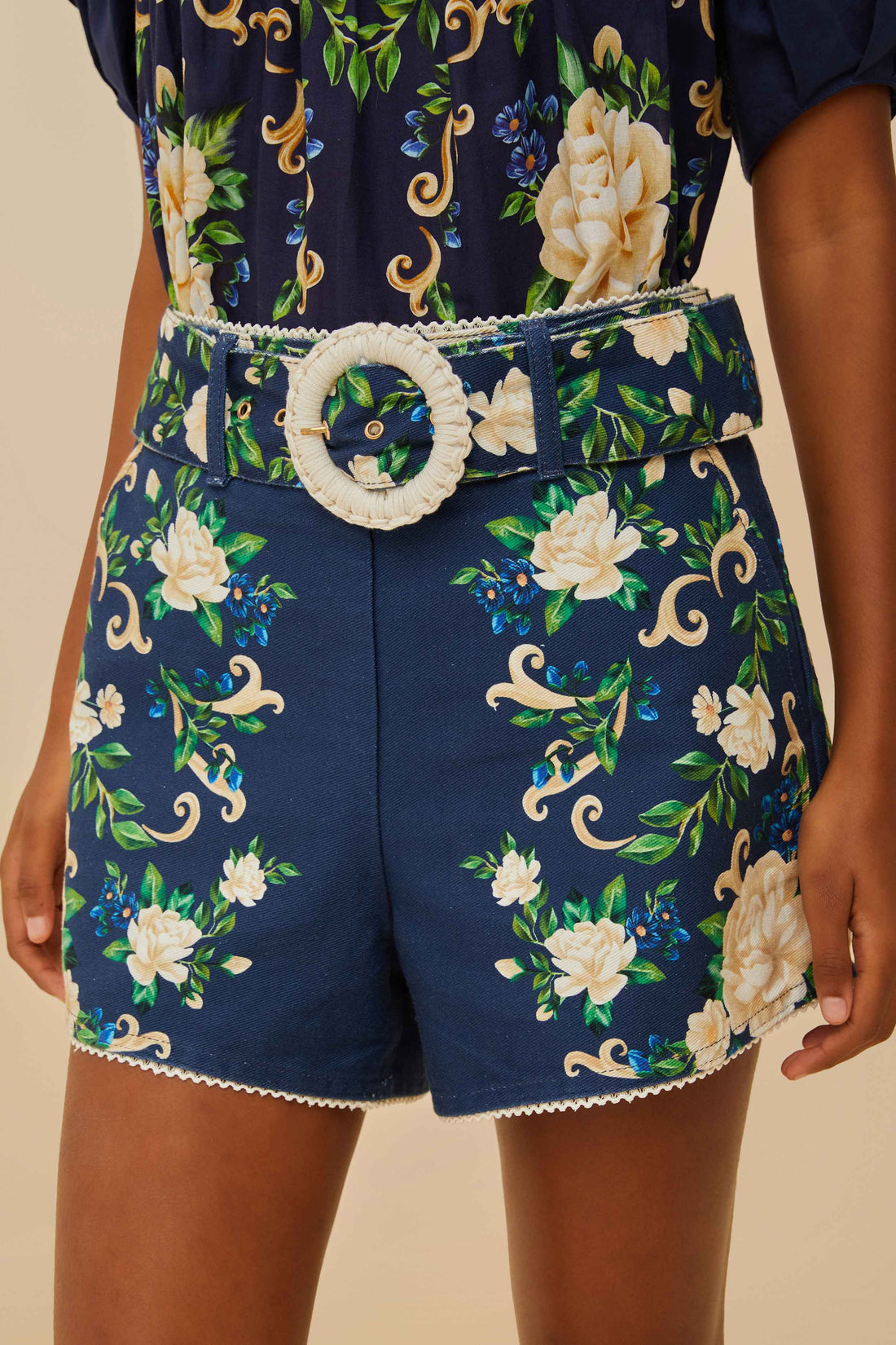 FLOWER TAPESTRY SHORTS