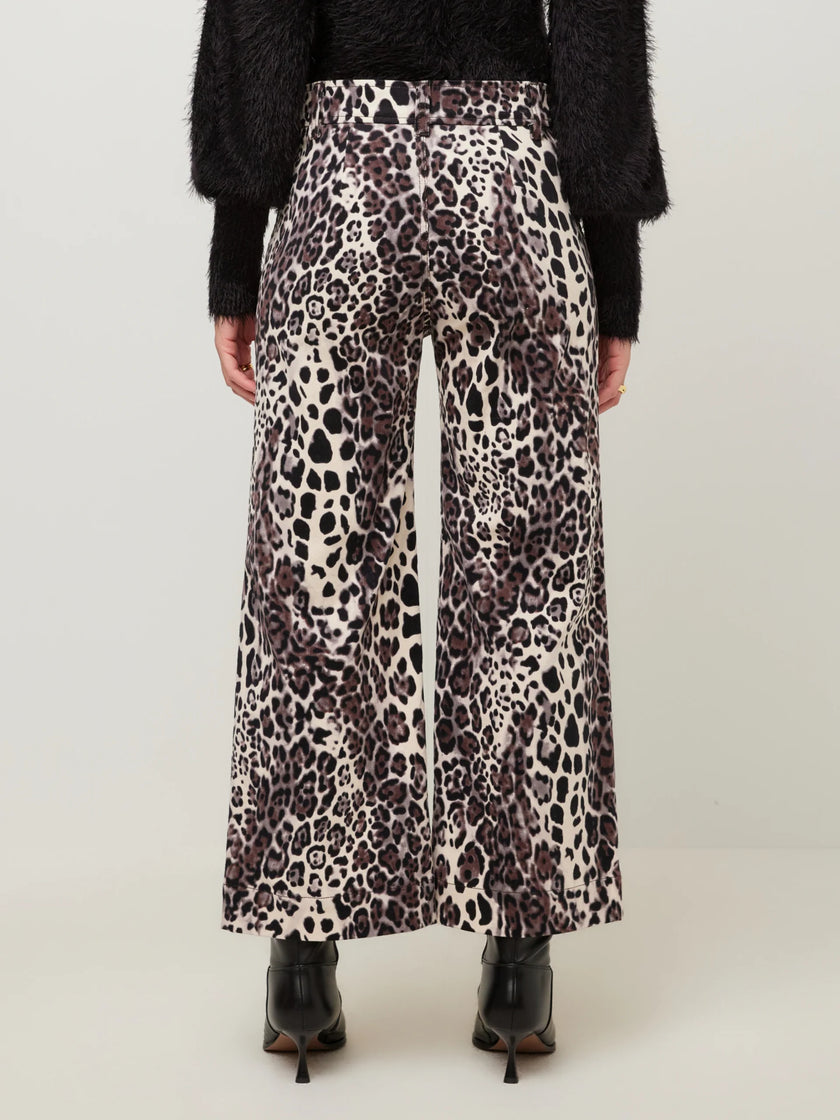 RYLEE CROPPED PANTS IN ANIMAL PRINT