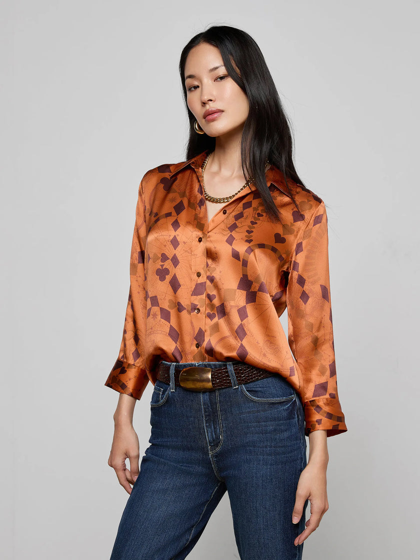 DANI SILK BLOUSE IN AMBER BROWN PLAYING CARD GEO