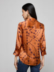 DANI SILK BLOUSE IN AMBER BROWN PLAYING CARD GEO