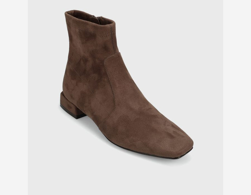 ELISIA BOOTIE