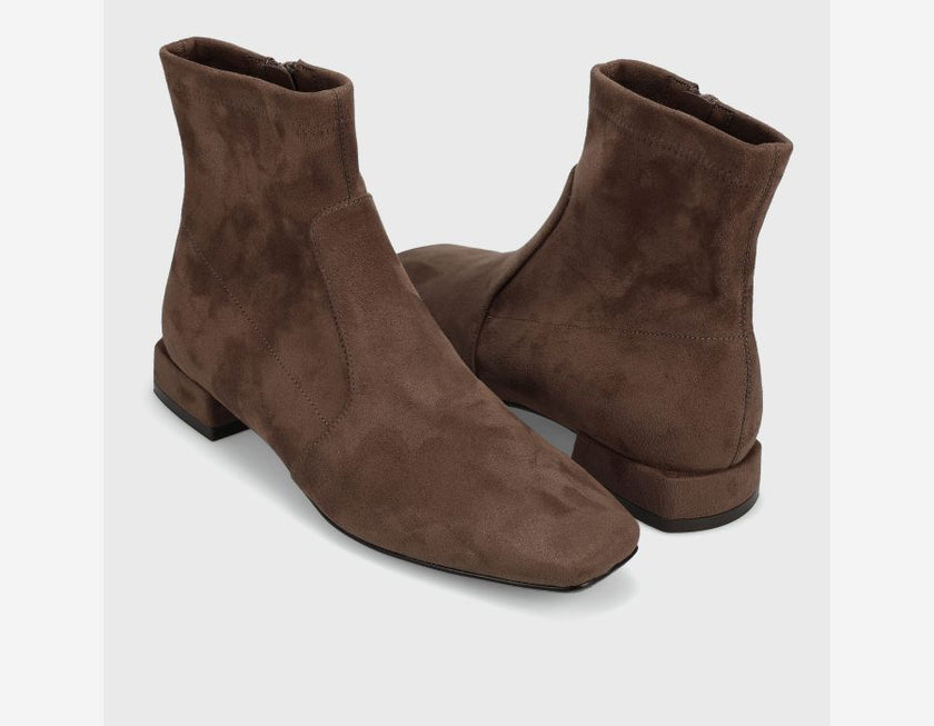 ELISIA BOOTIE