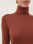 CLASSIC TURTLE NECK SWEATER