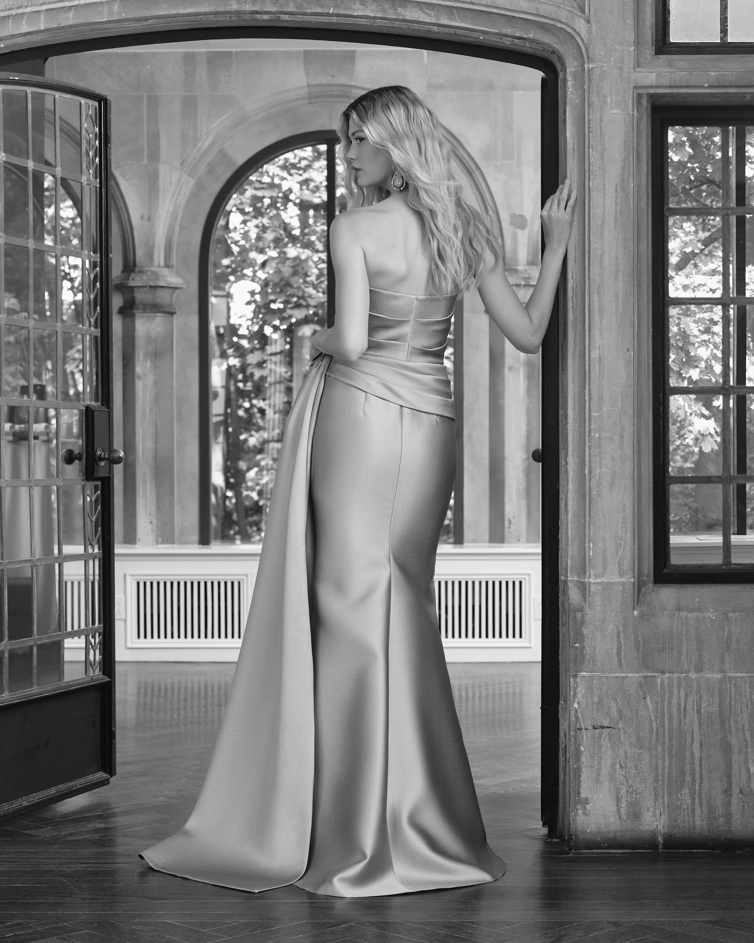 STRAPLESS TEXTURED OTTOMAN GOWN