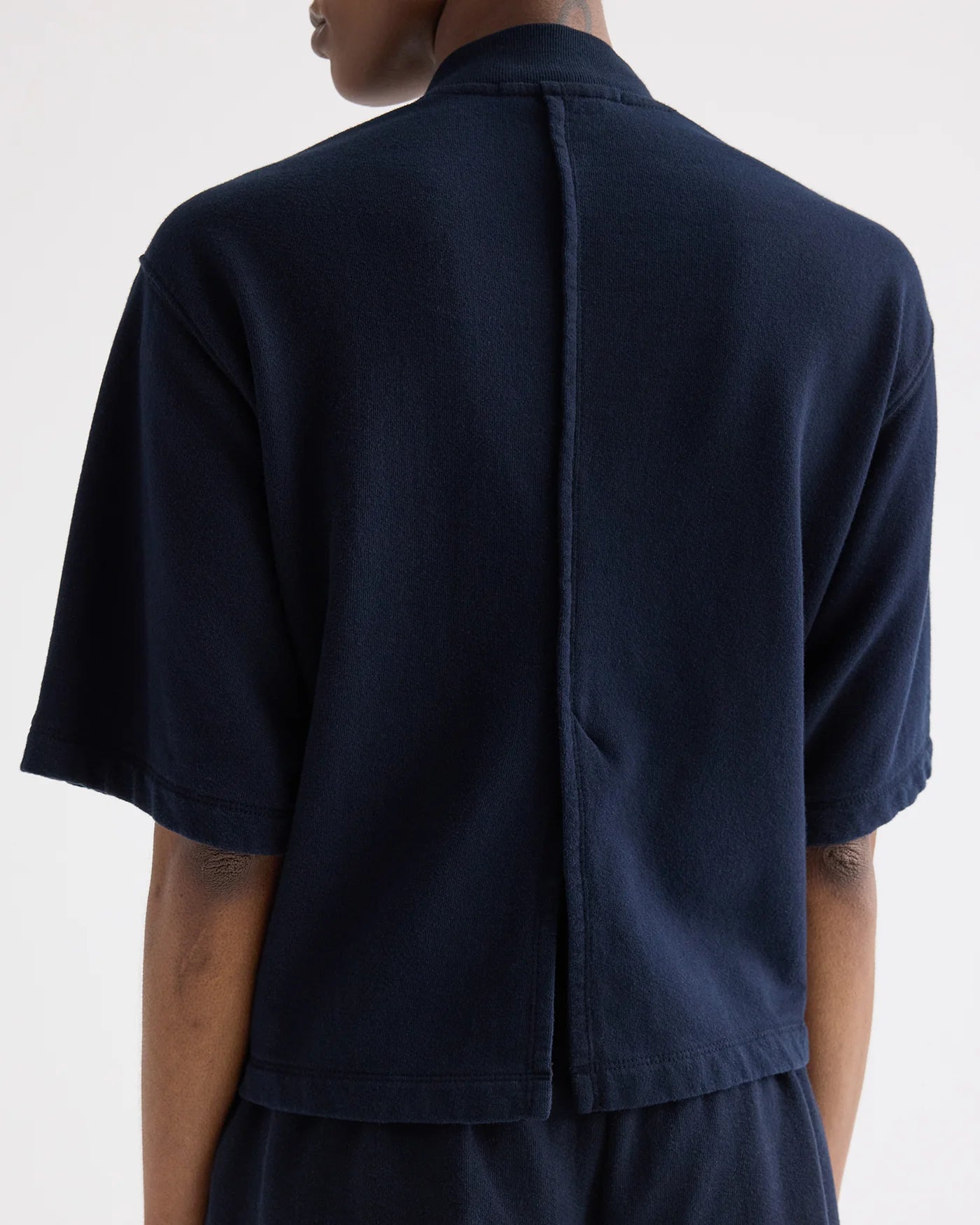 CROPPED MOCK NECK TEE IN LIGHTWEIGHT SWEATSHIRT