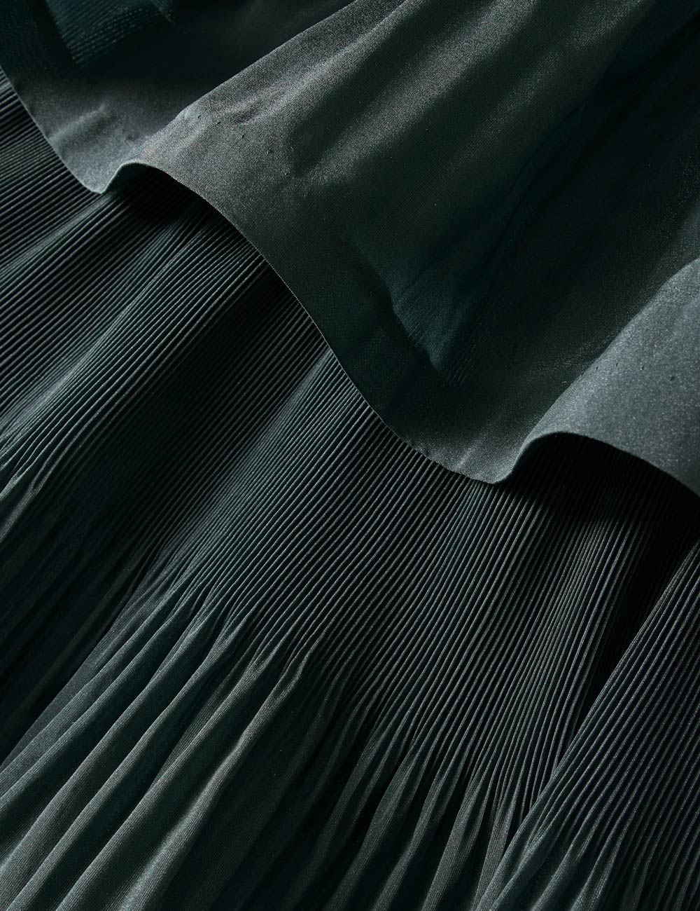 PLEATED TIERED MIDI DRESS IN BOTTLE GREEN