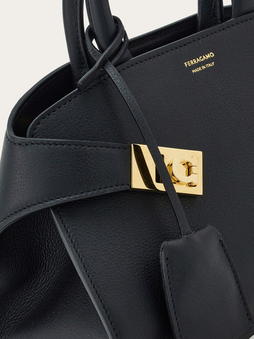 HUG HANDBAG XS