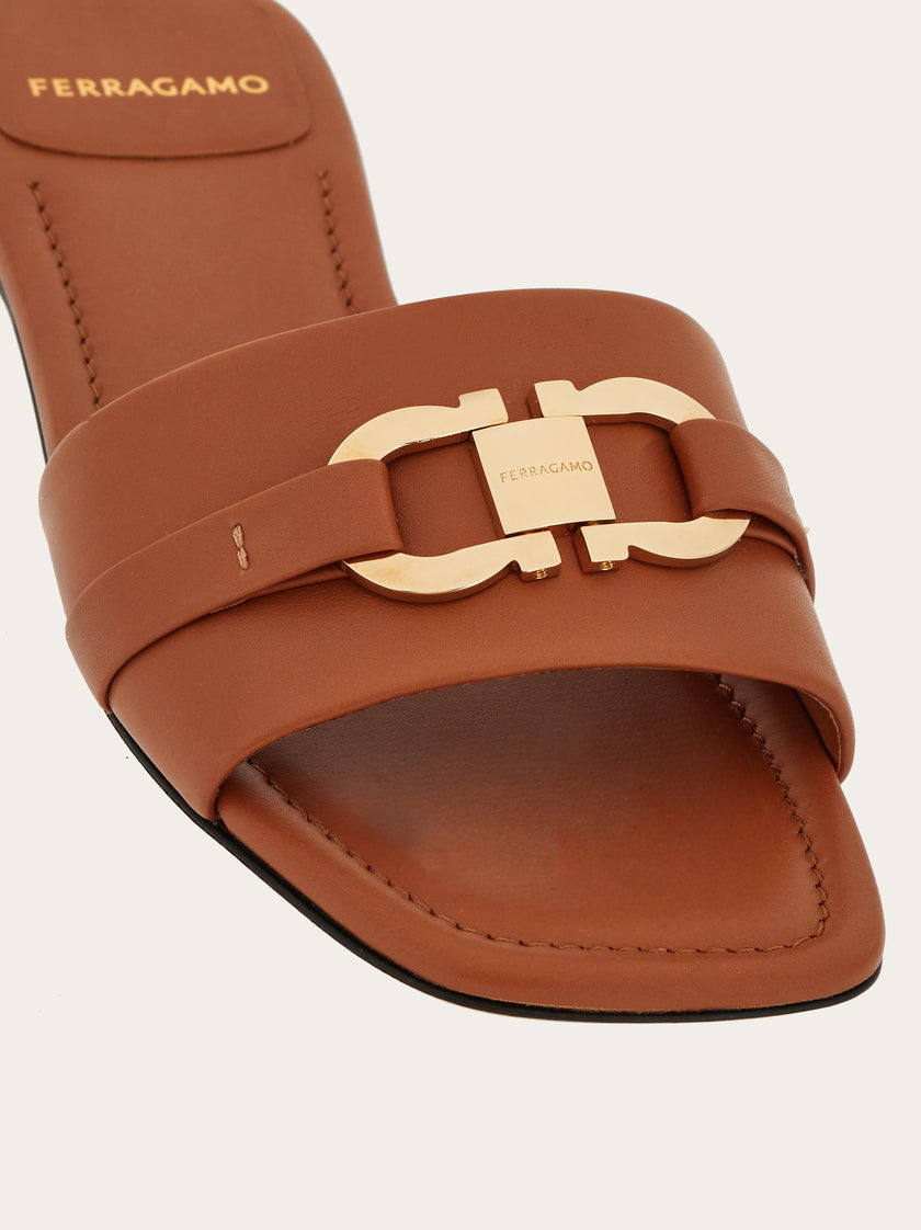 FLAT SLIDE WITH GANCINI ORNAMENT