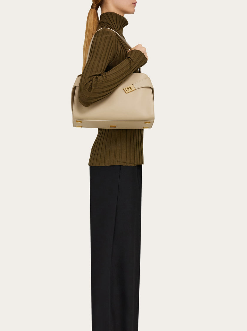 HUG SOFT BICOLOR SHOULDER BAG MEDIUM
