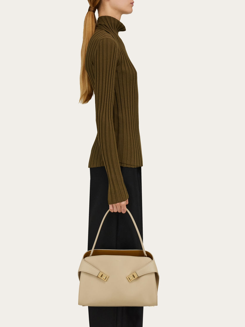 HUG SOFT BICOLOR SHOULDER BAG MEDIUM