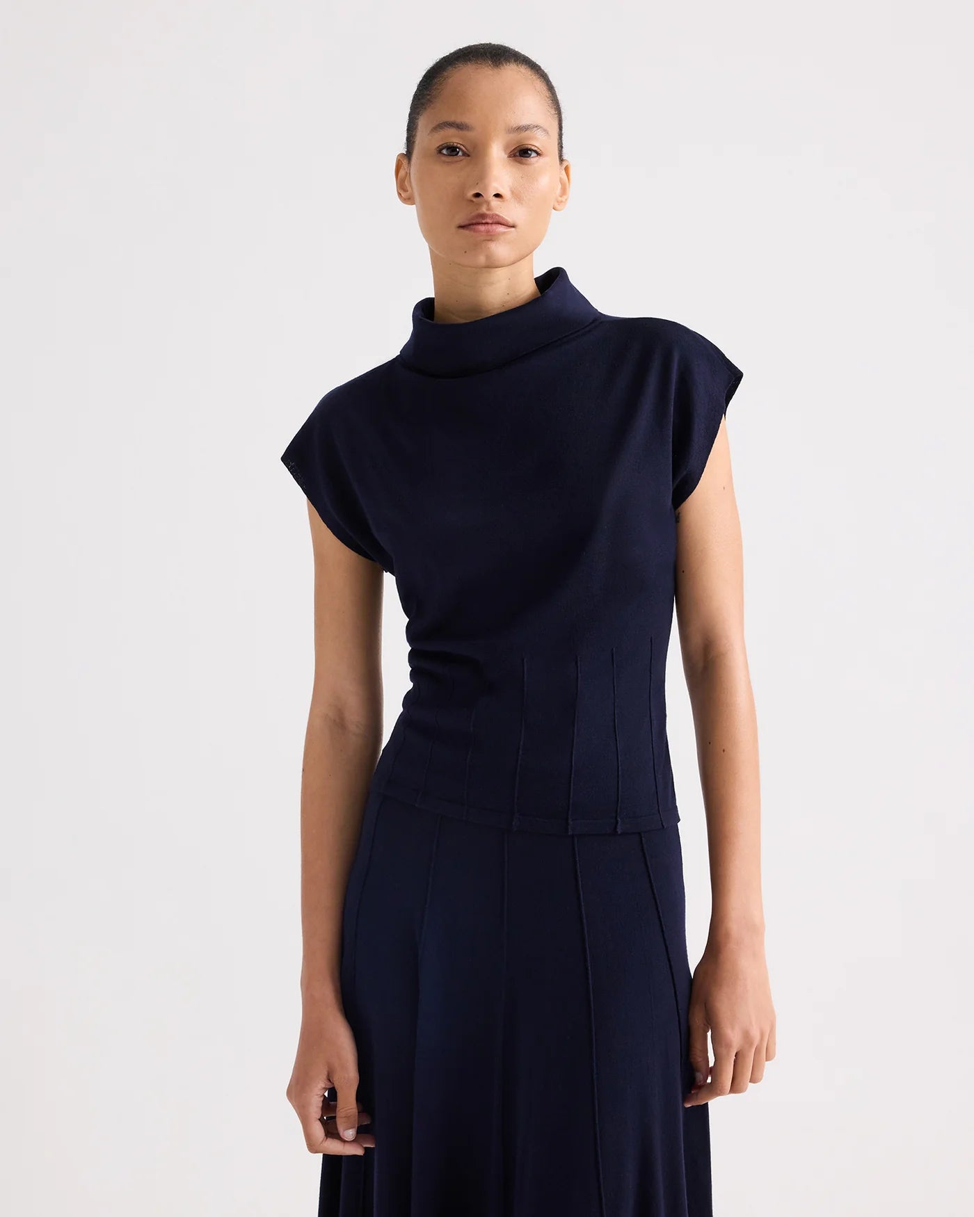 FUNNEL NECK SLEEVELESS TOP IN MERINO WOOL