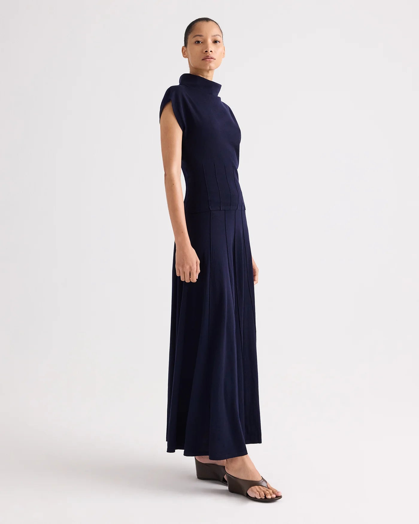 FUNNEL NECK SLEEVELESS TOP IN MERINO WOOL