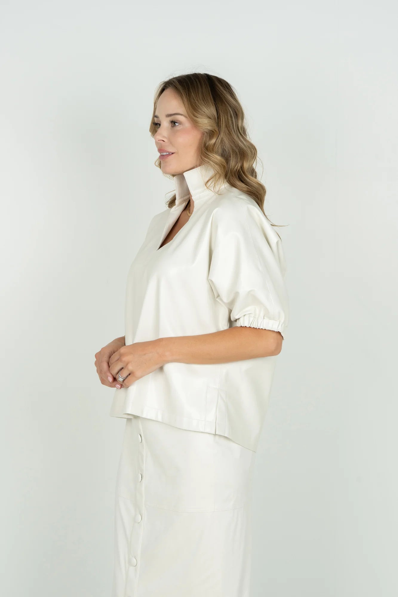POPPY TOP IN FAUX LEATHER CARRARA