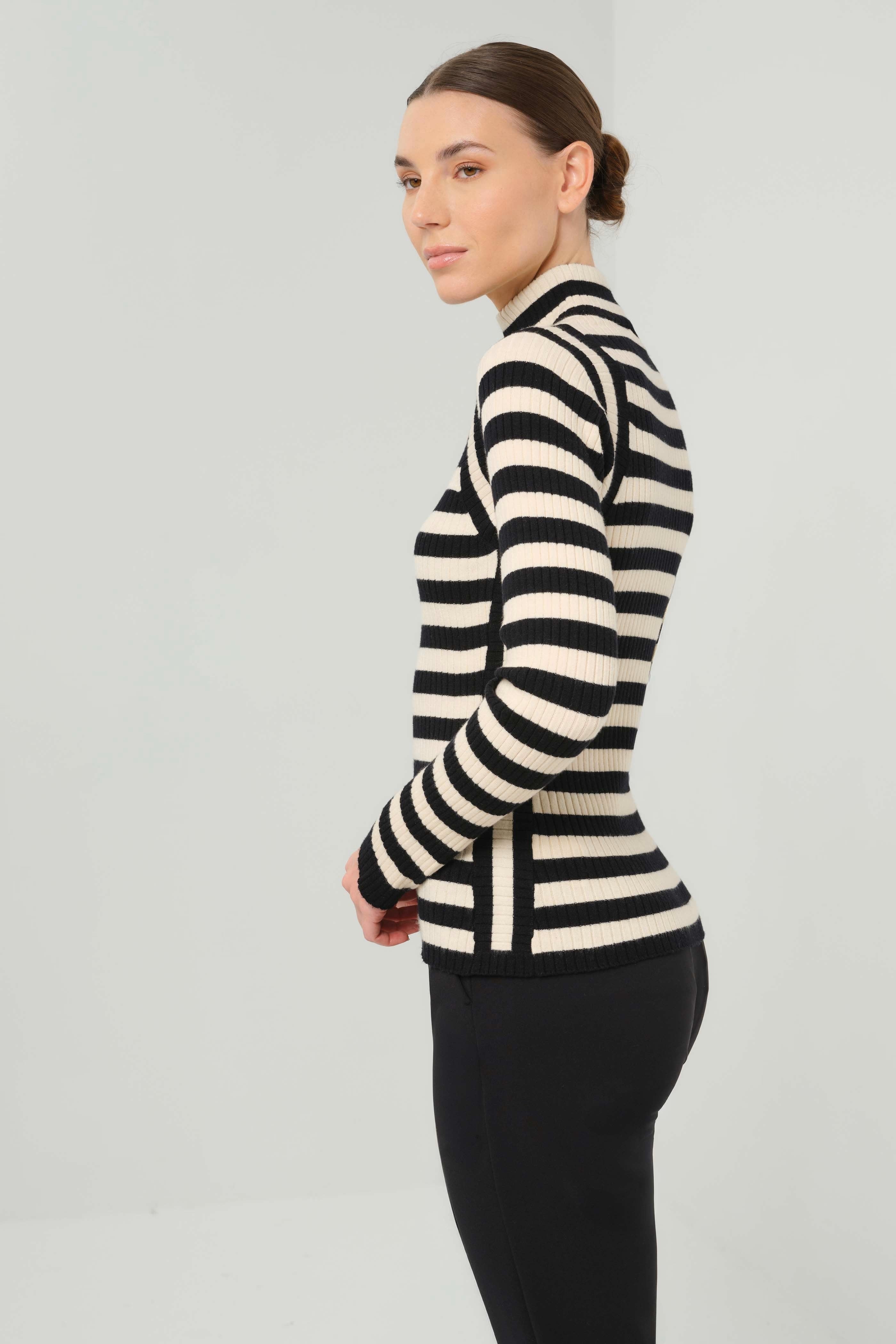 LINH ENGINEERED STRIPE SWEATER TOP