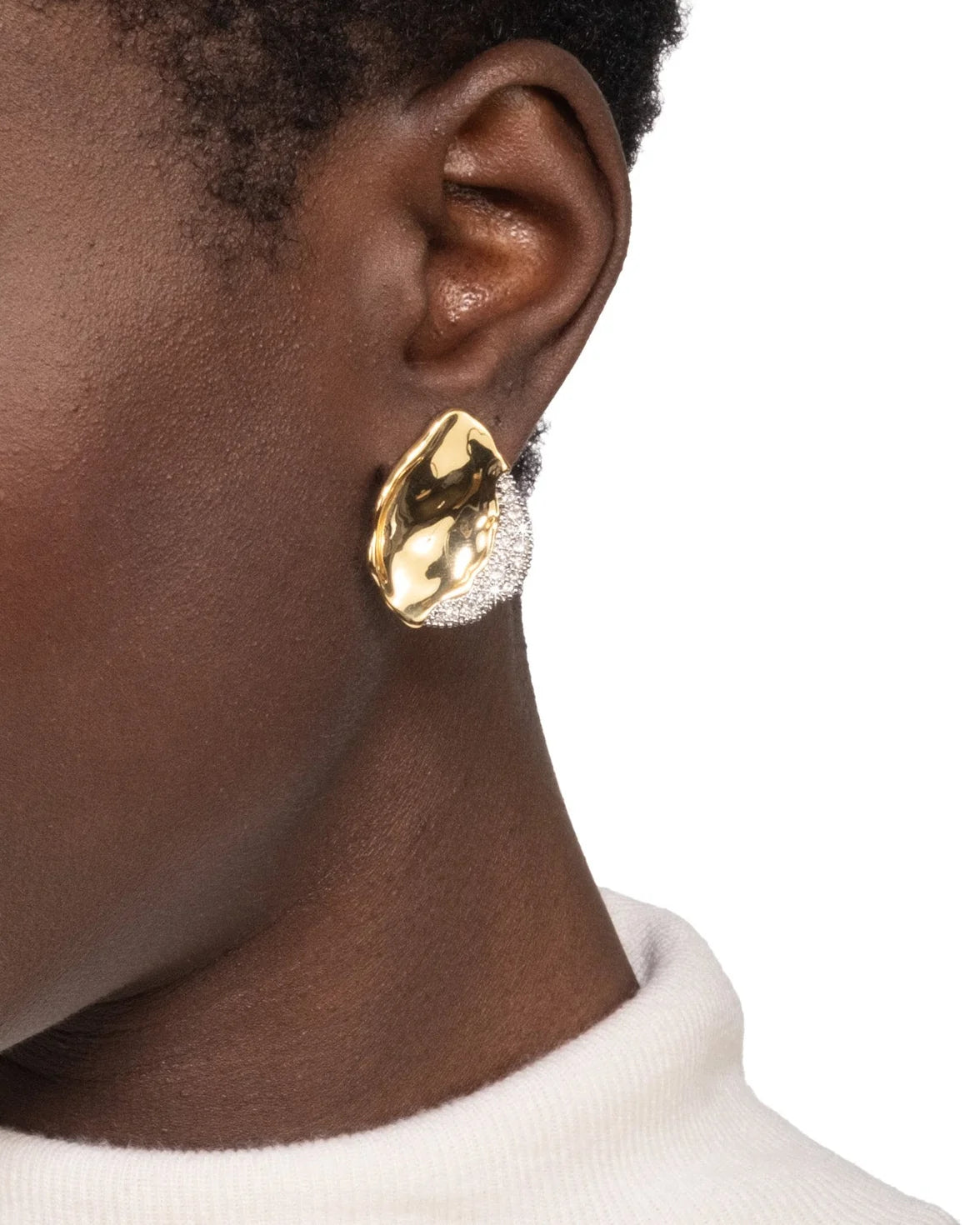 SOLANALES CRYSTAL PETAL POST EARRING