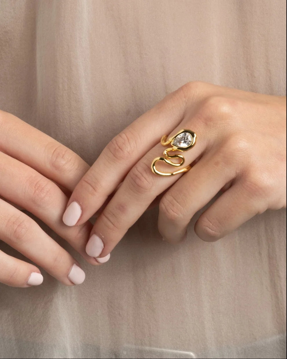 ASTERALES GOLD FLOATING VINE RING