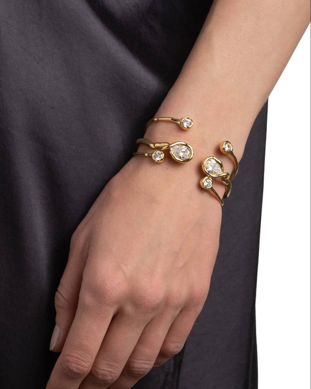 ASTERALES CRYSTAL CAPPED HINGE BRACELET