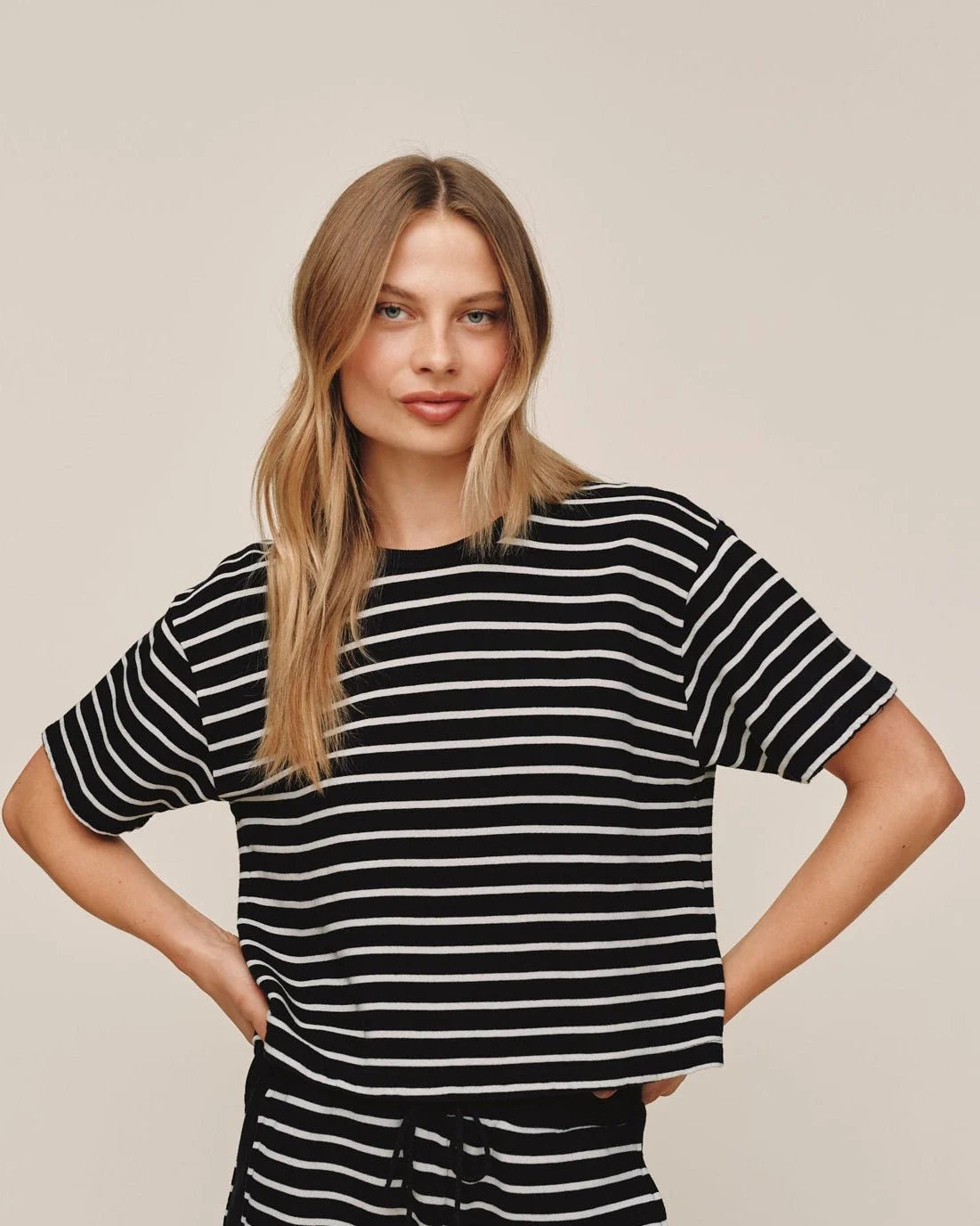 SHORT SLEEVE TEE IN BLACK AND IVORY STRIPE
