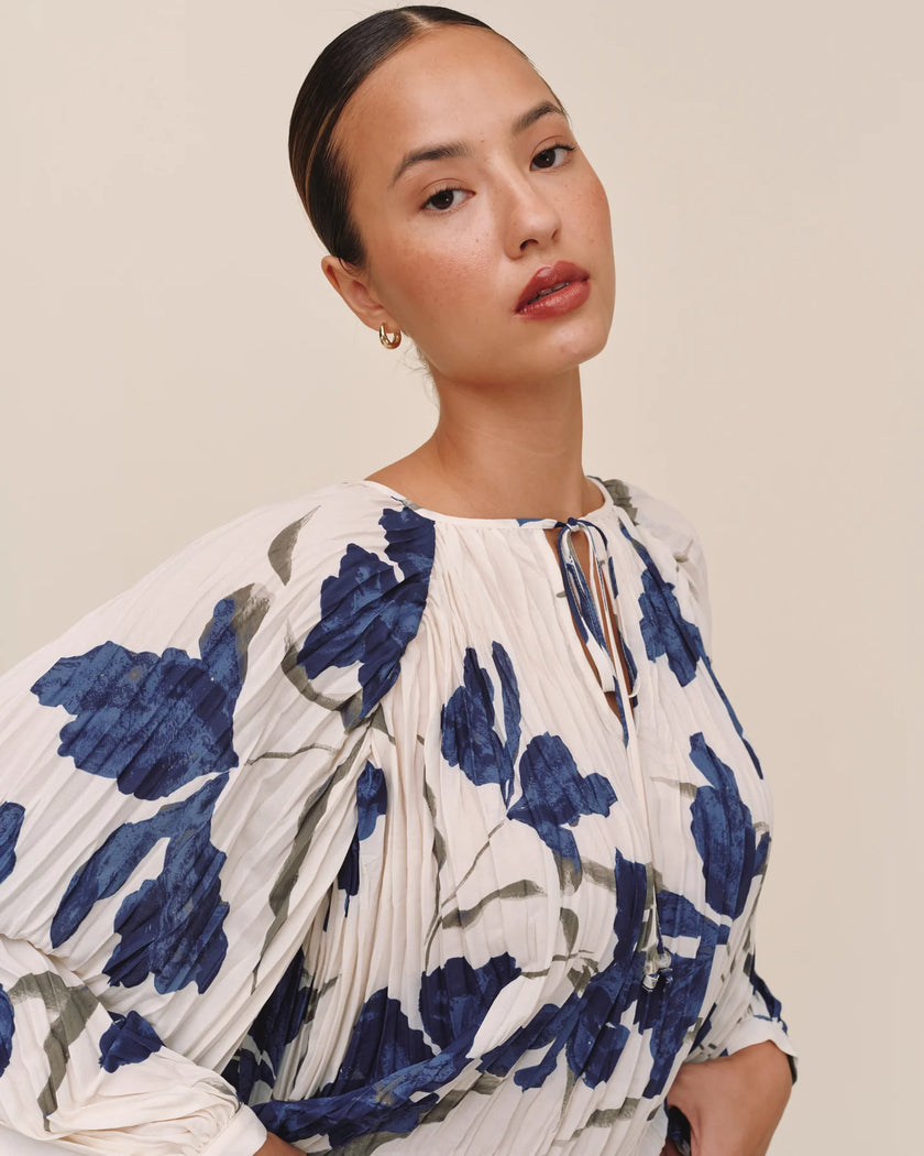 PLEATED TIE FRONT TOP IN INDIGO IRIS PRINT
