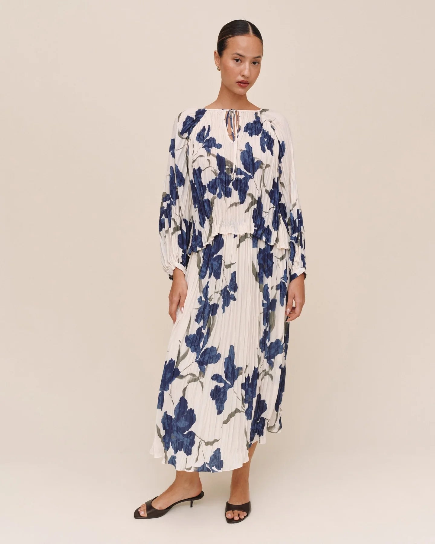 PLEATED TIE FRONT TOP IN INDIGO IRIS PRINT