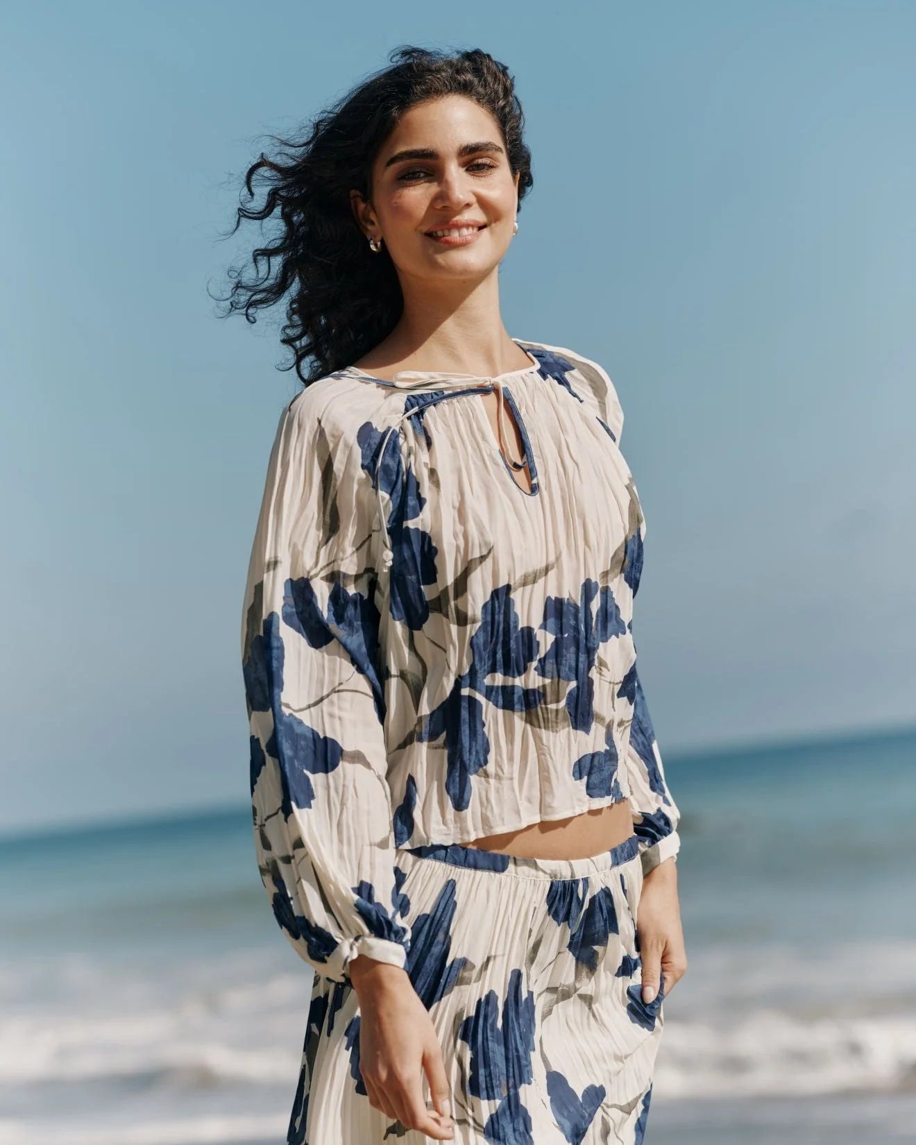 PLEATED TIE FRONT TOP IN INDIGO IRIS PRINT